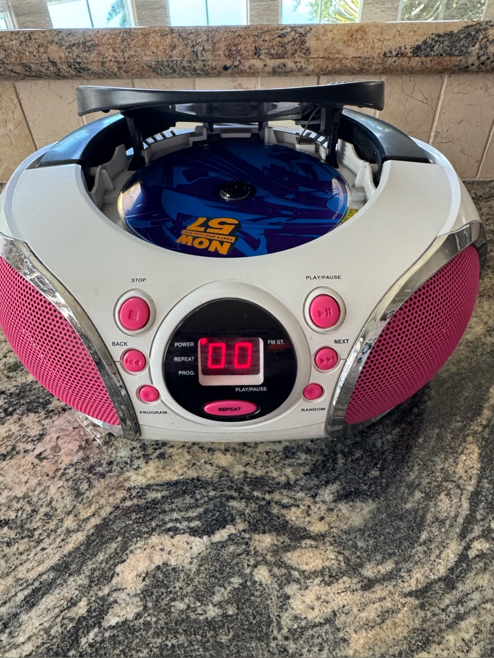 Hello Kitty CD Player - AM/FM Radio & Portable Boombox - Picture 4 of 12